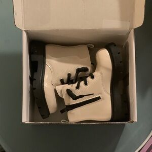 SHEIN Kids Cream and Black Ankle Boots